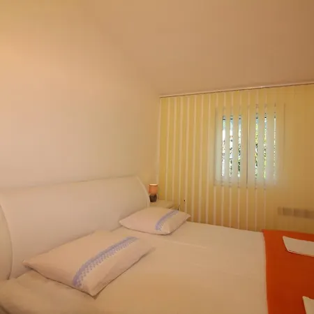 Centre Free Parking 1&2 Floor Makarska